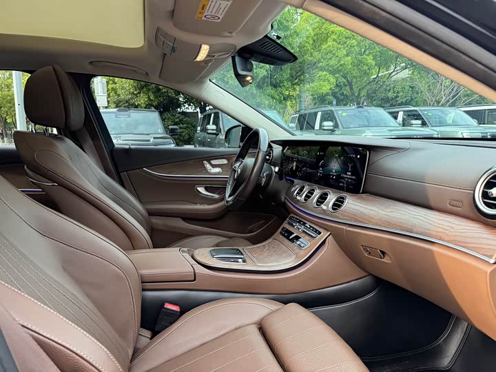 Mercedes-Benz E-Class E 260 L — фото 15