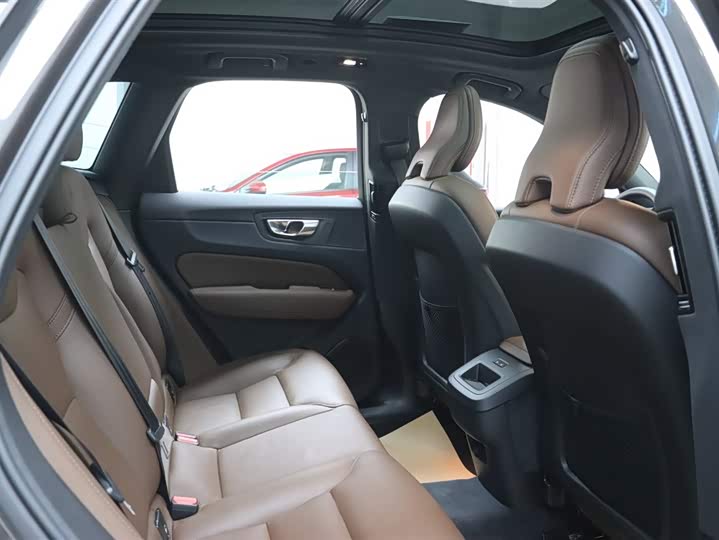 Volvo XC60 2025 B 5 4 WD — фото 16