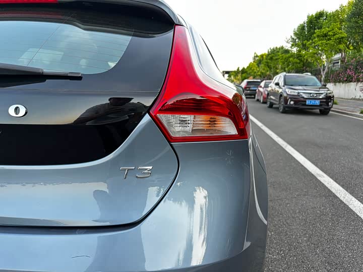 Volvo V 40 2019 T 3 — фото 18