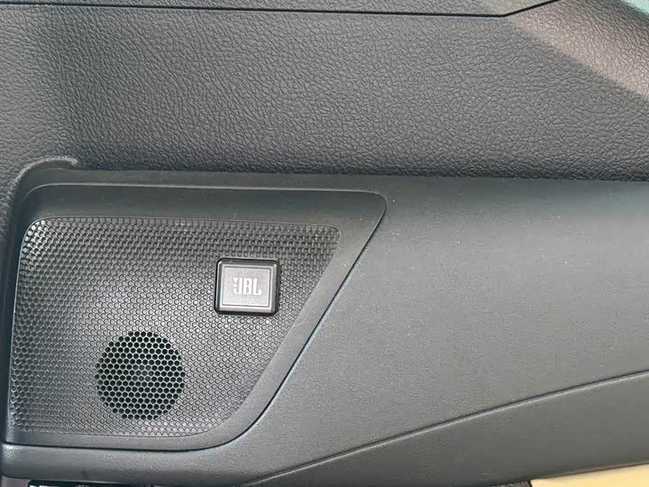 Toyota Alphard — фото 16