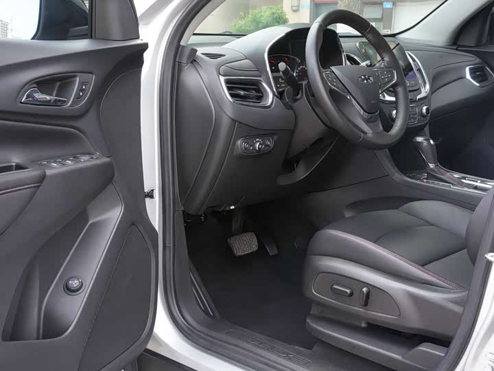 Chevrolet Equinox — фото 16