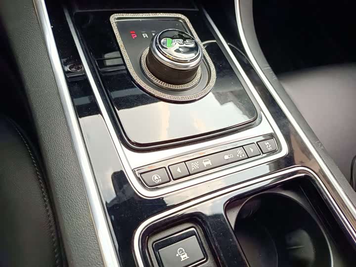 Jaguar XEL 2019 2.0 T 200 PS — фото 18
