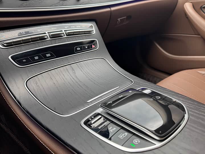 Mercedes-Benz E-Class 2023 E 300 L — фото 18