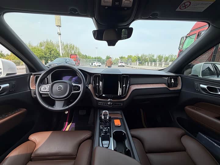 Volvo XC60 2023 B 5 4 WD — фото 11