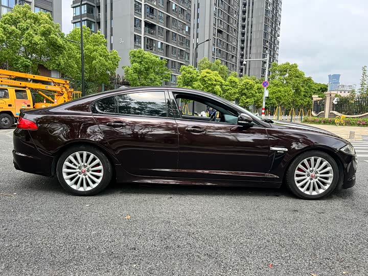 Jaguar XF 2015 XF 3.0 SC R-Sport — фото 4