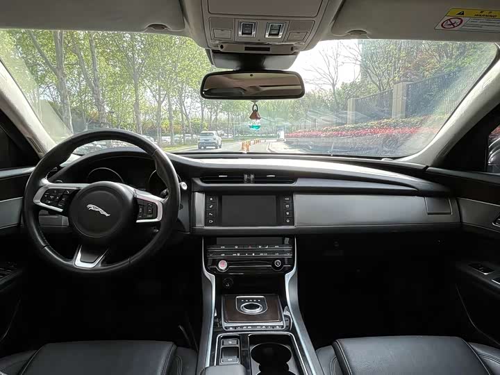 Jaguar XFL 2018 XFL 2.0 T 200 PS — фото 9