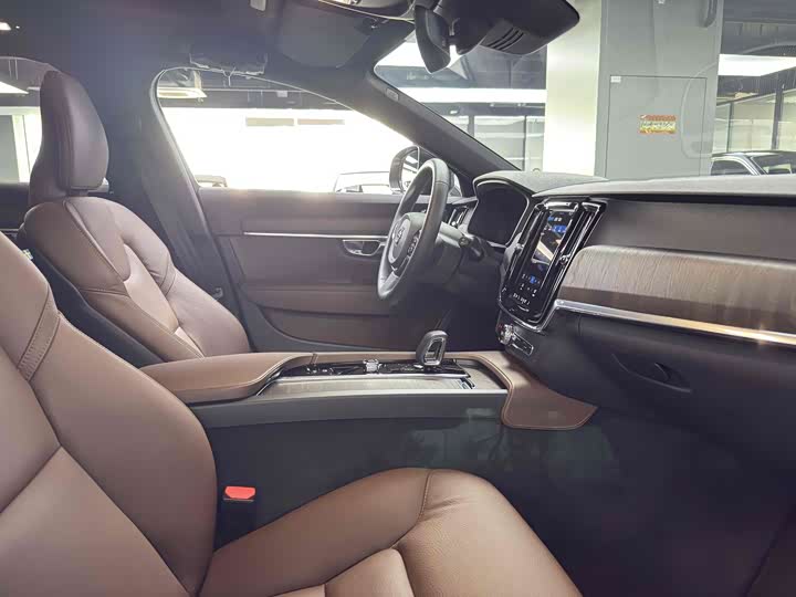 Volvo V90 2024 Cross Country B 5 AWD — фото 9