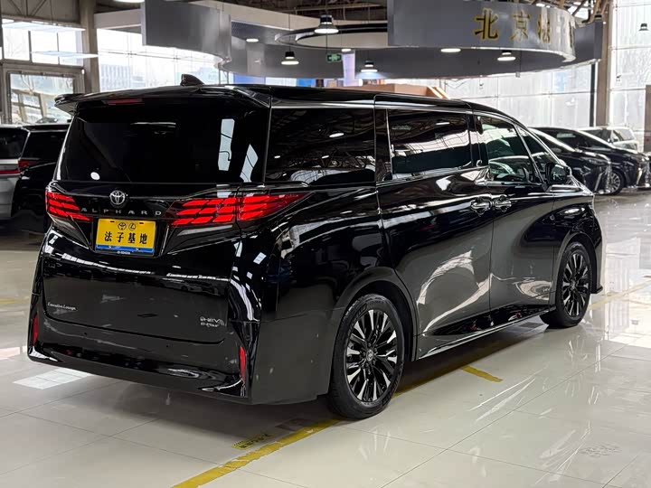 Toyota Alphard — фото 22