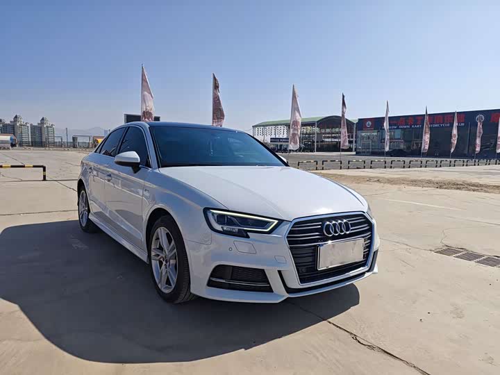 Audi A3 2019 Limousine 35 TFSI V — фото 3