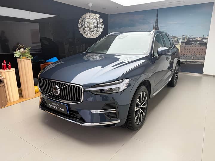 Volvo XC60 2025 B 5 4 WD — фото 1
