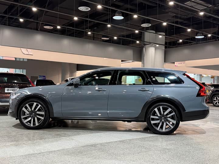 Volvo V90 2022 Cross Country B 5 AWD — фото 7