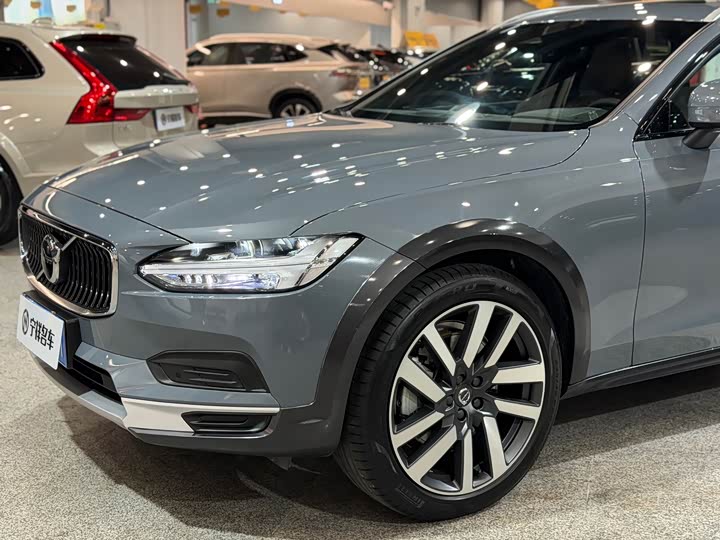 Volvo V90 2022 Cross Country B 5 AWD — фото 10
