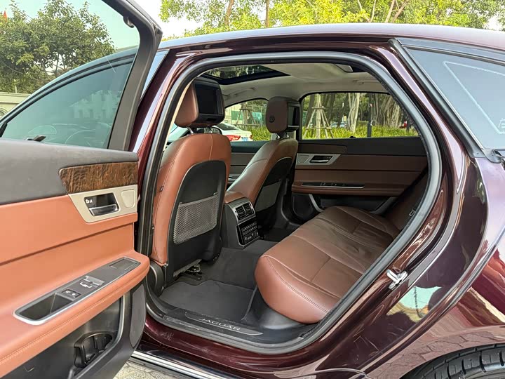 Jaguar XFL 2018 XFL 2.0 T 250 PS — фото 9
