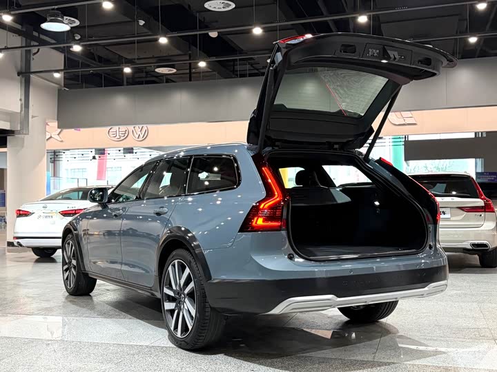 Volvo V90 2022 Cross Country B 5 AWD — фото 12