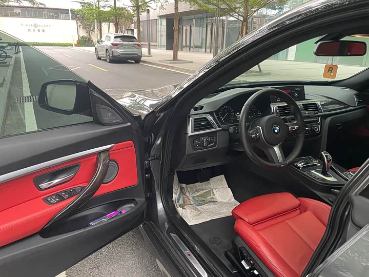 BMW 3-Series 2019 330i x Drive M — фото 6