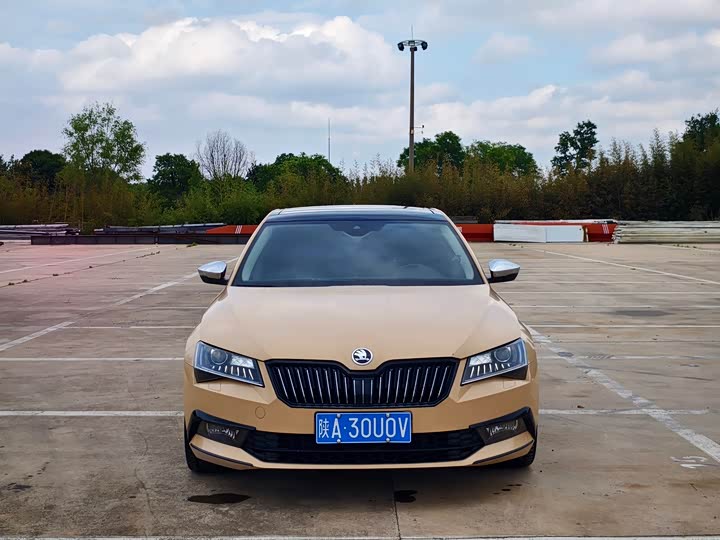 Skoda Superb — фото 2