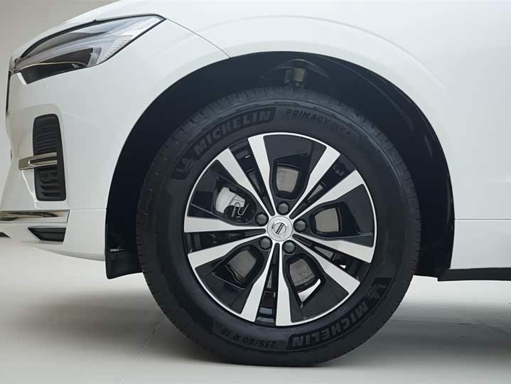 Volvo XC60 2025 B 5 4 WD — фото 15