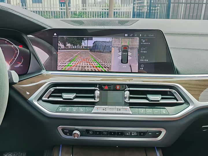 BMW X7 2020 x Drive 40i — фото 14