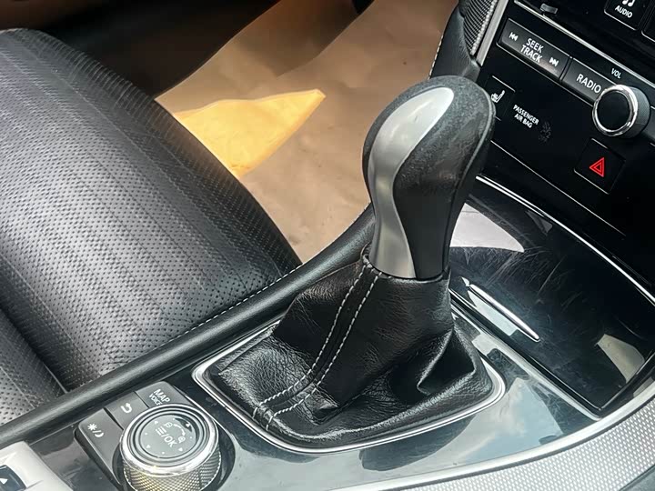 Infiniti Q50L 2015 2.0 T — фото 34