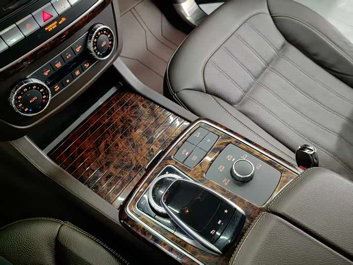 Mercedes-Benz GLS 2018 GLS 400 4 MATICLuxury — фото 9