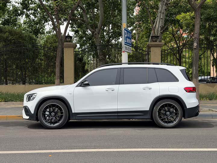 Mercedes-Benz GLB 2023 AMG GLB 35 4 MATIC — фото 3