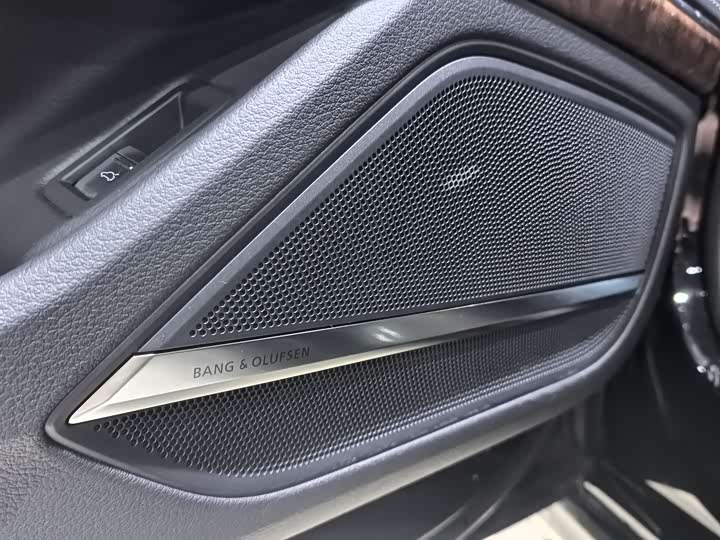 Audi A8 2023 A 8 L 50 TFSI quattro — фото 7