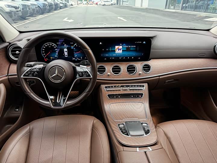Mercedes-Benz E-Class 2023 E 300 L Luxury — фото 9