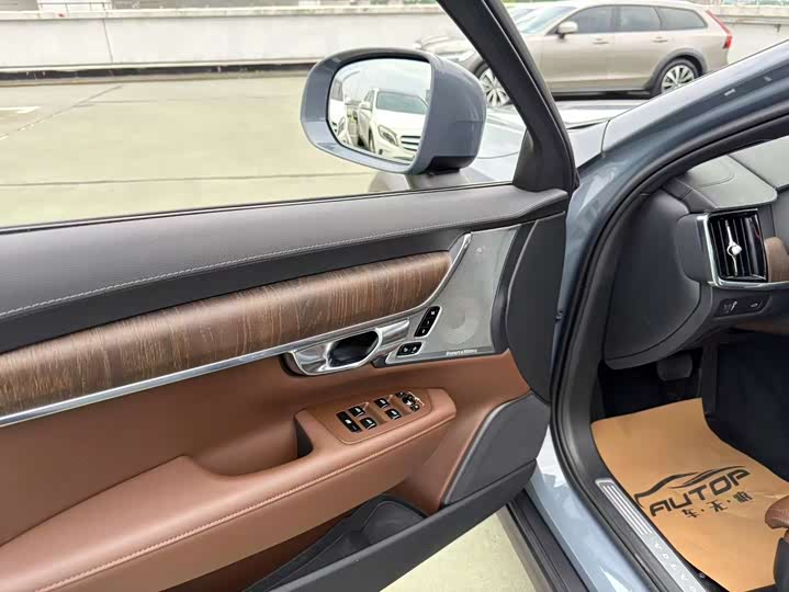 Volvo V90 2022 Cross Country B 5 AWD — фото 4