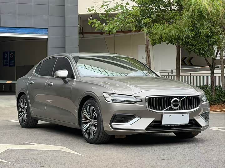 Volvo S60 2022 B 4 — фото 3