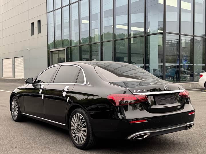 Mercedes-Benz E-Class 2023 E 300 L Luxury — фото 22