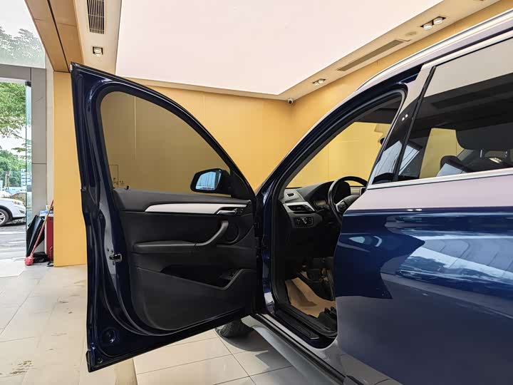 BMW X1 2019 s Drive 20 Li Leading — фото 7