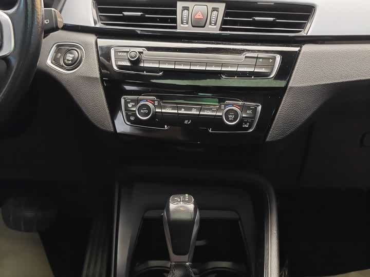 BMW X1 2019 s Drive 20 Li Leading — фото 19