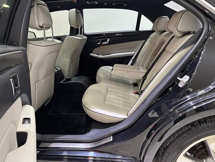 Mercedes-Benz E-Class 2015 E 200 L Sport — фото 8