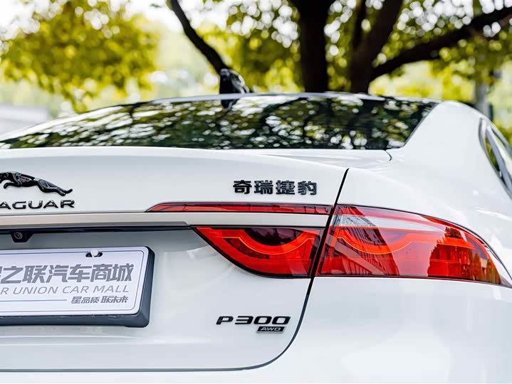 Jaguar XFL 2024 2.0 T P 300 4 WD — фото 8