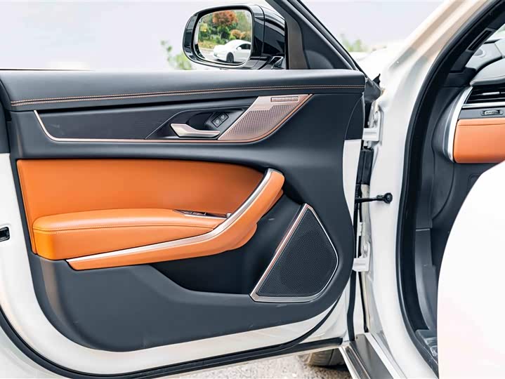 Jaguar XFL 2024 2.0 T P 300 4 WD — фото 17