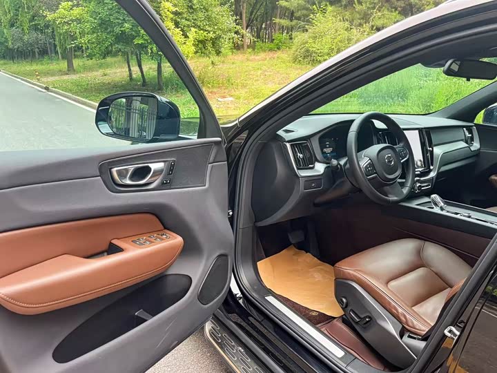 Volvo XC60 2023 B 5 4 WD — фото 11