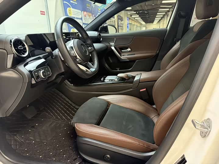 Mercedes-Benz A-Class 2019 A 200 L — фото 30