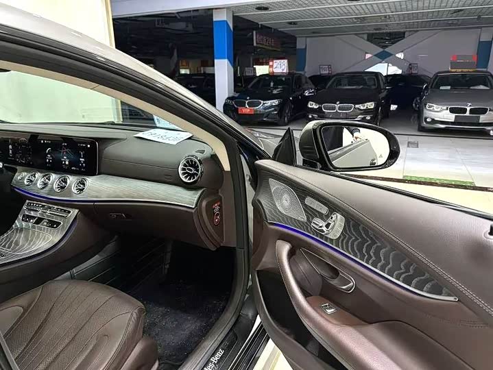 Mercedes-Benz CLS 2021 CLS 300 Luxury — фото 5