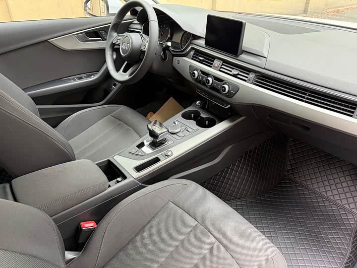 Audi A4L 2018 30 40 TFSI — фото 6