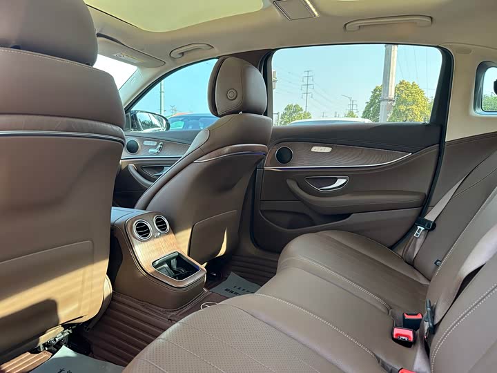 Mercedes-Benz E-Class 2022 E 350 e L — фото 13