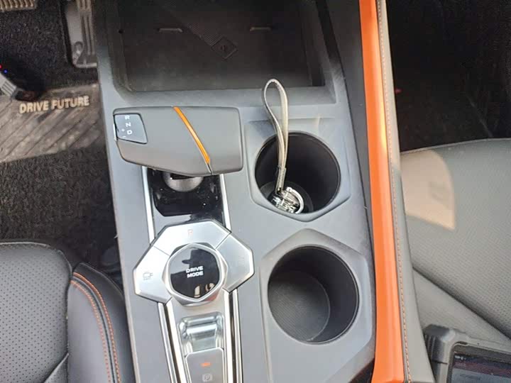 Changan UNI-V 2022 1.5 T Premium — фото 14