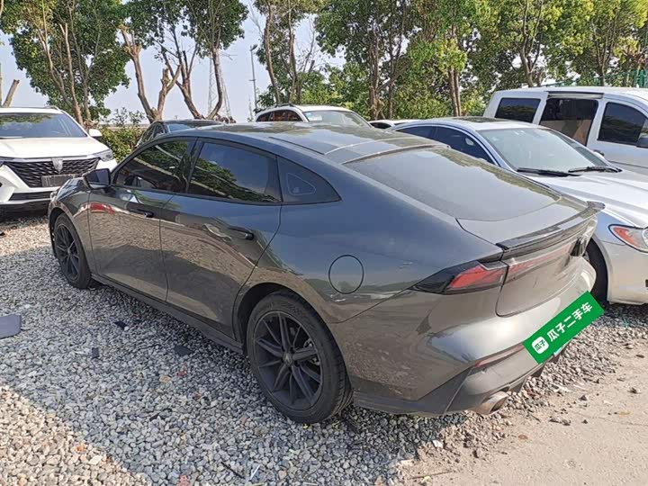 Changan UNI-V 2022 1.5 T Premium — фото 5