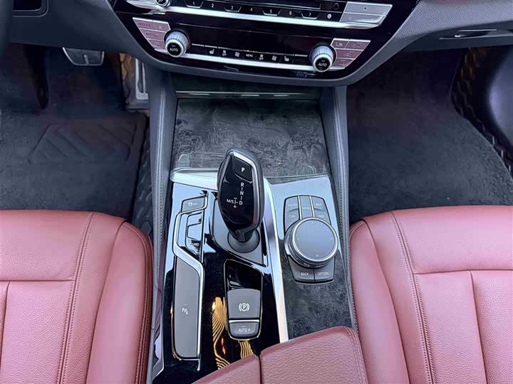 BMW 5-Series 2018 530 Li x Drive M — фото 13