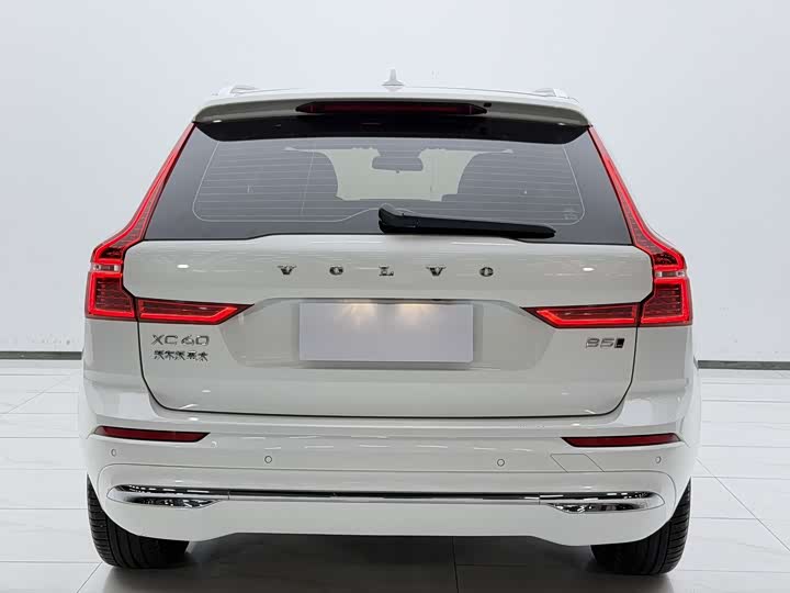 Volvo XC60 2023 B 5 4 WD — фото 11