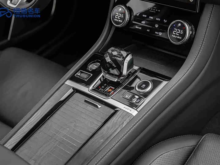 Jaguar XFL 2021 XFL 2.0 T P 250 2 WD — фото 19