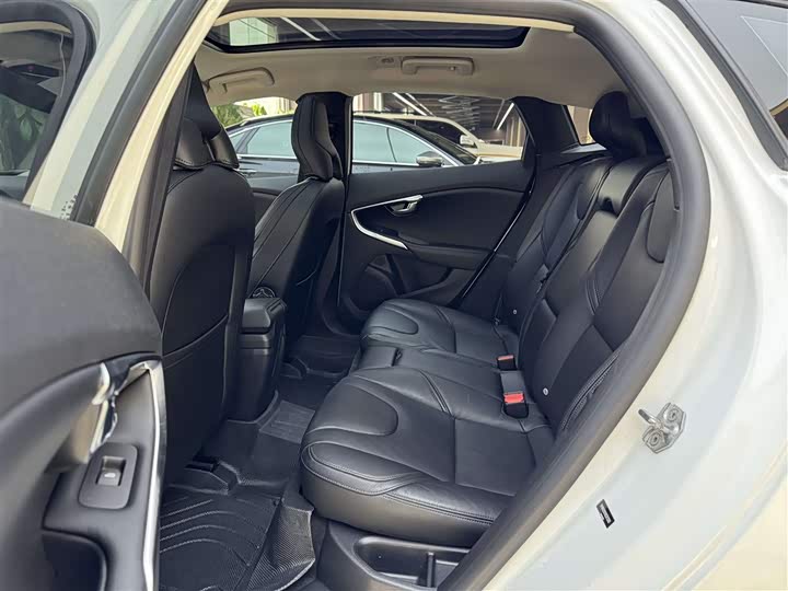 Volvo V40 2017 T 3 — фото 10
