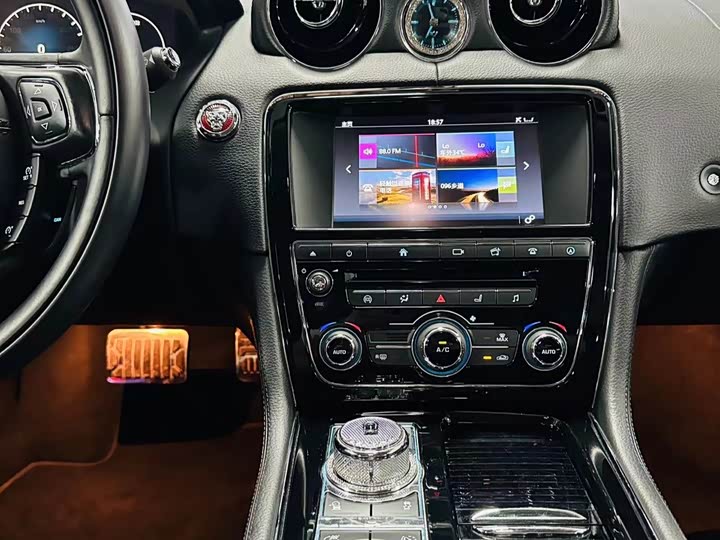Jaguar XJ 2016 XJL 2.0 T 2 WD — фото 13