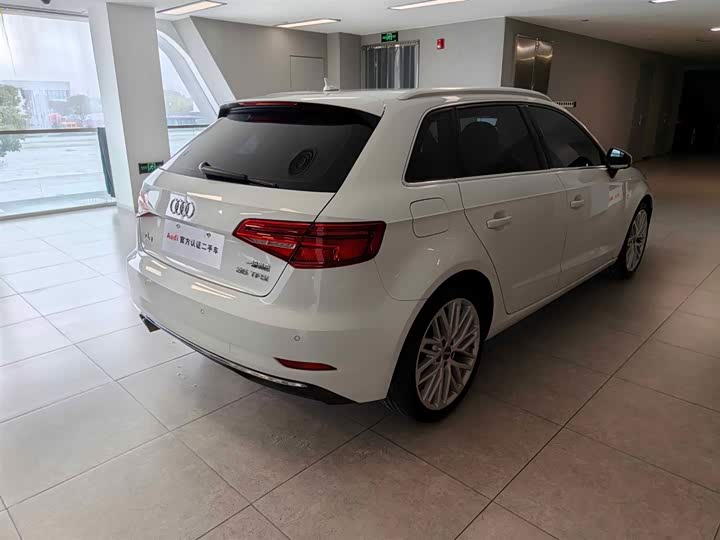 Audi A3 2018 30 Sportback 35 TFSI — фото 4