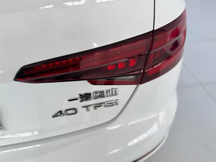 Audi A4L 2018 30 40 TFSI Sport — фото 12