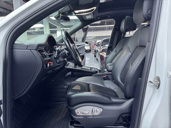 Porsche Macan 2022 Macan 2.0 T — фото 4